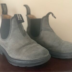 Kids (unisex) size 9 Gray Chelsea Boots